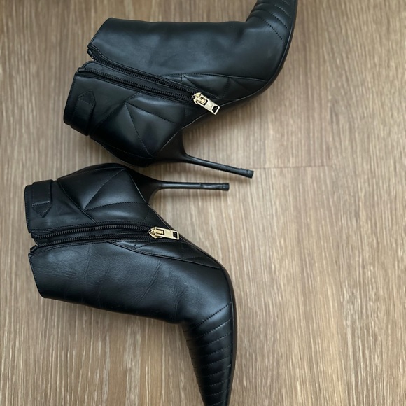 Burberry ankle boot - Picture 2 of 6